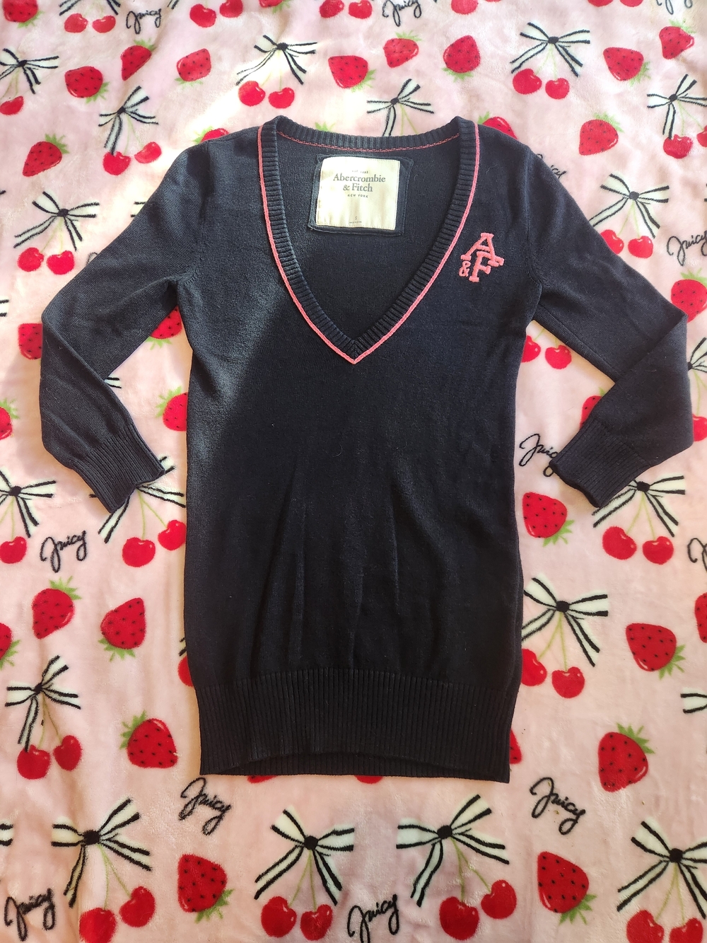 Abercrombie & Fitch Women's Black V-Neck Sweater with Pink Trim Y2k Vintage